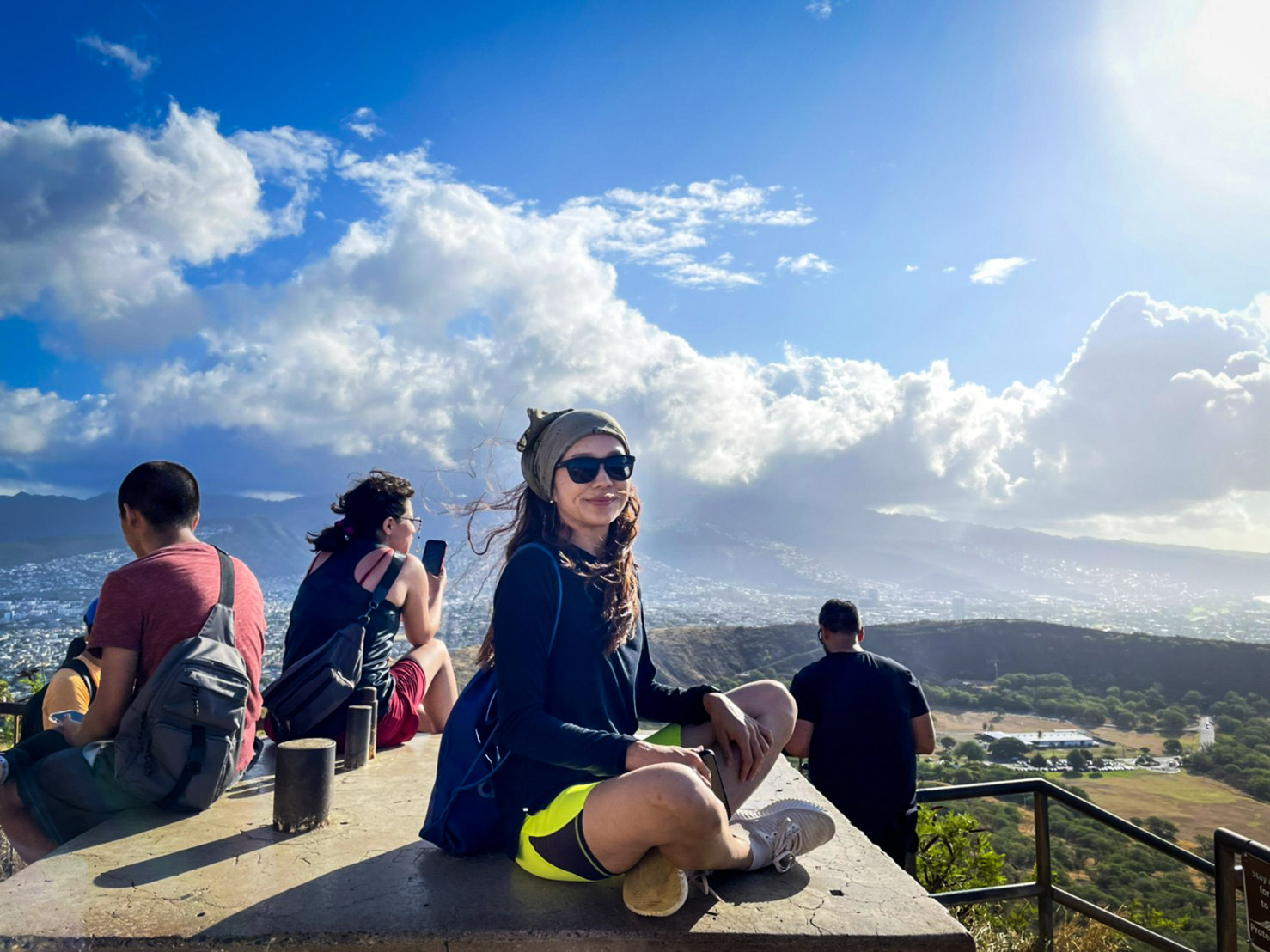 朝9時のダイヤモンドヘッド山頂の景色
