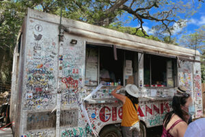 「ジョバンニ・シュリンプ・トラック」ハワイで人気No.1のガーリックシュリンプ店