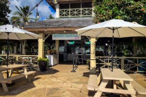 ハワイ・ワイキキビーチ目の前！ リラックスムード満点の「ベアフット・ビーチ・カフェ」