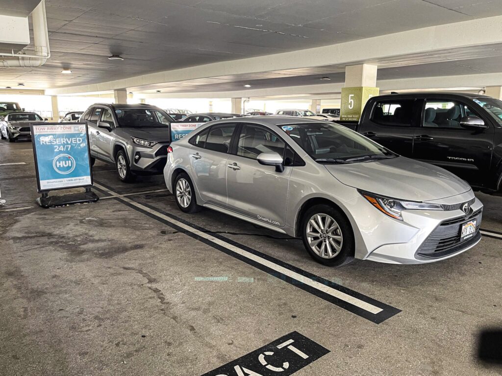 ワイキキで利用できるHuiのシェアカー、トヨタ・カローラ