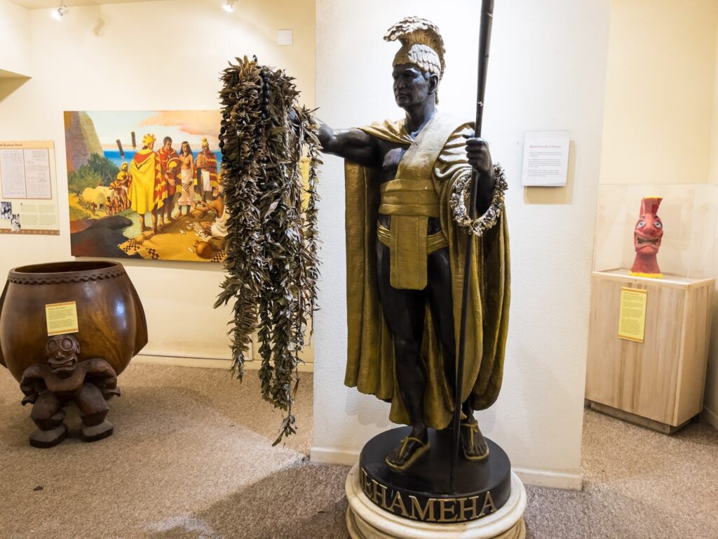 クアロア・ランチのヒストリーホールに展示されているカメハメ大王の像