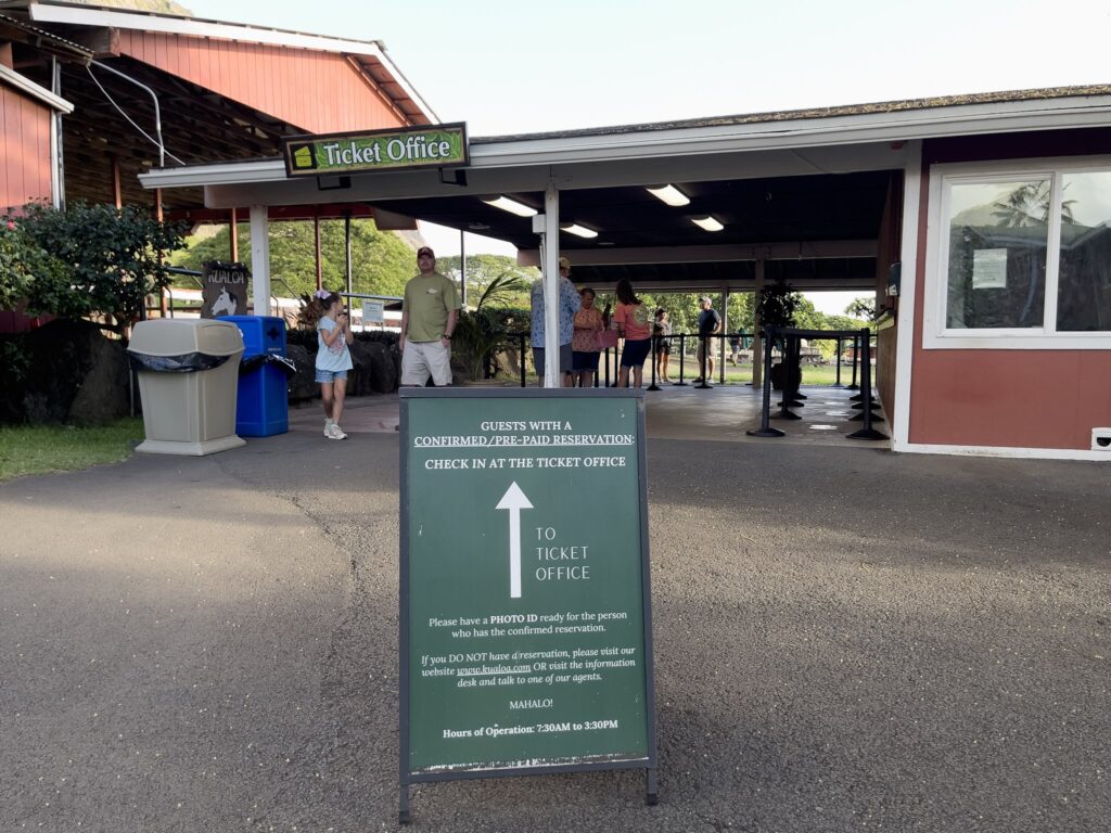 オープン前のクアロア・ランチ、チケット・オフィス
